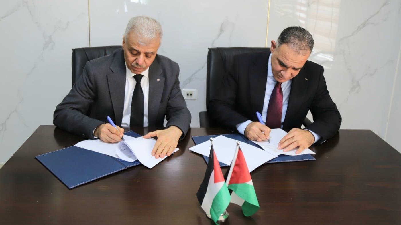 جانب من توقيع الاتفاقية